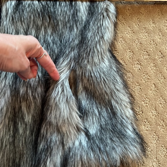 White House Black Market Gray Faux Fur Vest Jacket - Picture 8 of 8